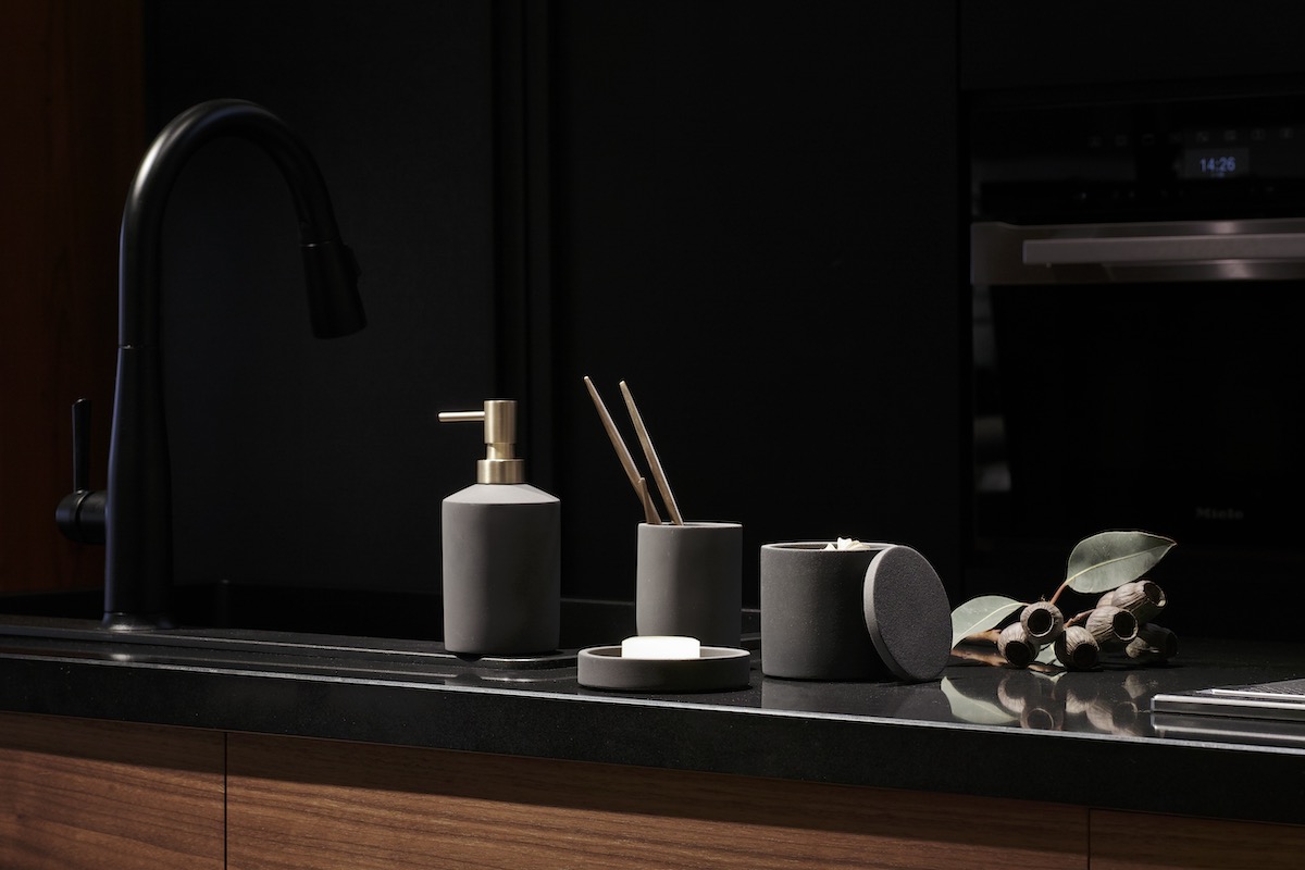 MOHEIM | SOAP DISPENSER(black / brass): インテリア・雑貨