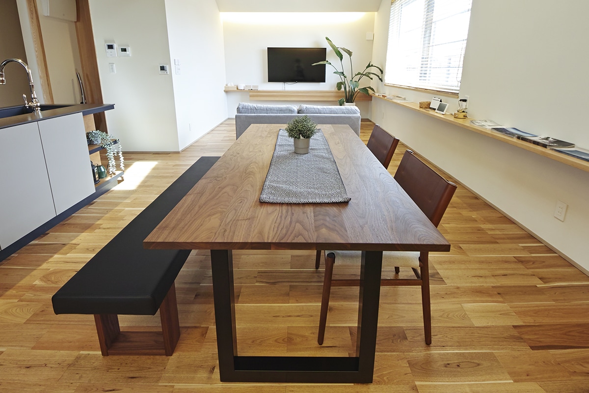 WILDWOOD DINING TABLE(【2人使いにおすすめ】W 100cm × D 100cm